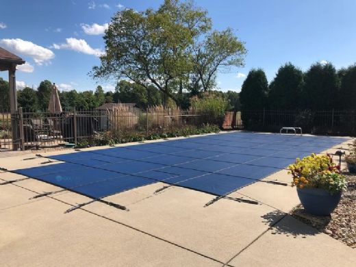 20x40 Blue Dura Mesh Rectangle Cover with CENTER End Steps (4x8) 12M-M-BU